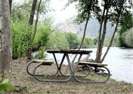 Sequoia Riverfront 2* Three Rivers